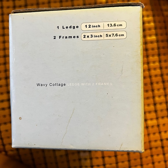 Display ledge - Picture 2 of 3